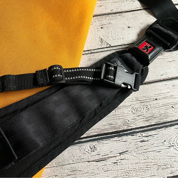 Limited Edition Chrome Mini Metro Messenger Bag - Picture 13 of 17